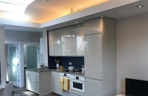 Dublin Hütte | Modern 1 Bed 1 Bath in Central Dublin Location