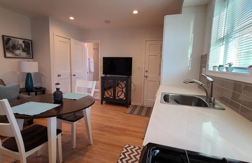 Mount Prospect Wohnung | Modern 1 bedroom apartment in very convenient location.