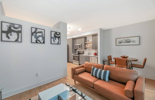Wichita Wohnung | Modern 1BR APT in DT with Infinity Pool & Sauna