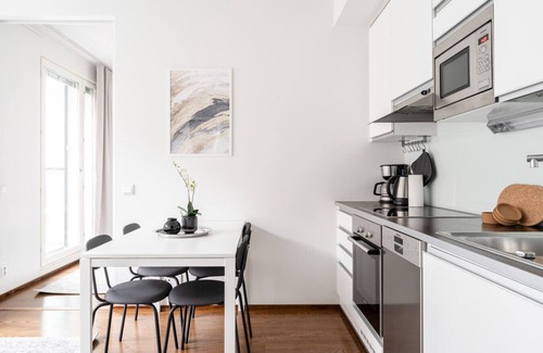 Tampere Wohnung | Modern 1BR Apt next to Lake Pyhäjärvi & Downtown