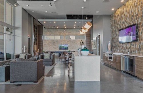 Peachtree Center Wohnung | Modern 1BR High-Rise on 10th flr | DT Atlanta view