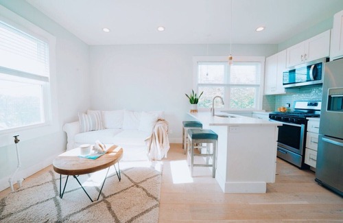 Queens Haus | Modern 1BR, Rockaway Beach w/Parking/W&D/Wi-Fi