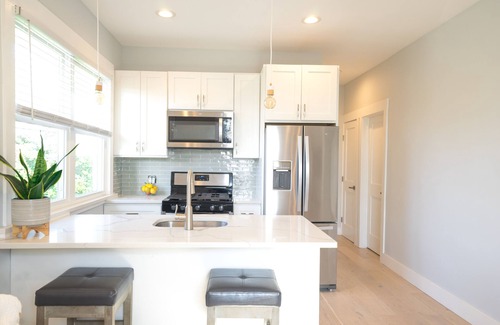 Queens Haus | Modern 1BR, Rockaway Beach w/Parking/W&D/Wi-Fi