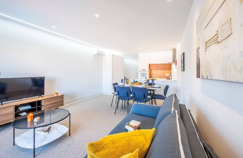 Areias de Sao Joao Wohnung | Modern 1BR w/ Pool & A/C Near the Beach