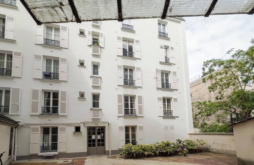 Montmartre Wohnung | Modern 2 Bdr Apt - 2 queen size beds - Up to 6 guests - optional parking rental