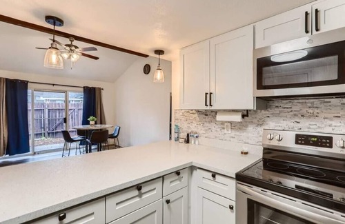 Citrus Heights Haus | Modern 2 bdrm 2bth gem! 15 mins from downtown!