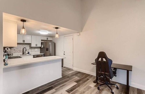 Citrus Heights Haus | Modern 2 bdrm 2bth gem! 15 mins from downtown!