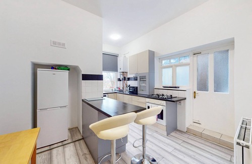 Chiswick Riverside Wohnung | Modern 2 Bed APT-7 Minutes From The Thames River