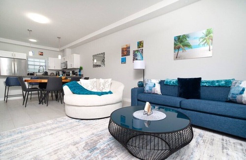 Northwest Point Wohnung | Modern 2 Bed Apt w/Pool Near to Diving, Beach, etc