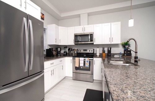 Northwest Point Wohnung | Modern 2 Bed Apt w/Pool Near to Diving, Beach, etc