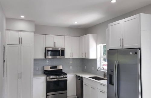 West Bay Wohnung | Modern 2 Bed walking distance to the beach
