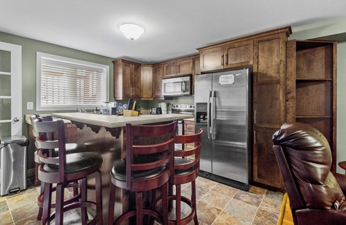 Terra Nova Wohnung | Modern 2-BR Apt in West End with City Views