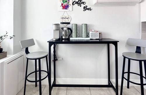 Irving Park Wohnung | Modern 2 King BR Apt, Relax in Style!!