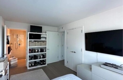 Williamsburg Wohnung | "Modern 2BR/2BA Apartment - With Williamsburg Bridge Views, NYC!"