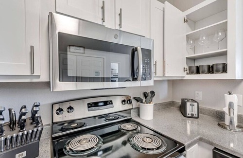 Clearfield Wohnung | Beautiful Apt - Year Round Hot Tub - Tanning Bed