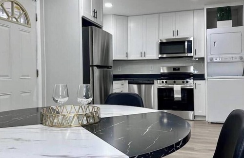 Atlanta Wohnung | Modern 2BR Stylish Retreat A Upstairs