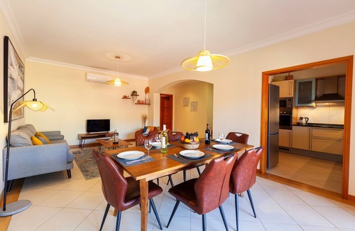 Vilamoura Wohnung | Modern 2BR w/ Pool – Central Vilamoura