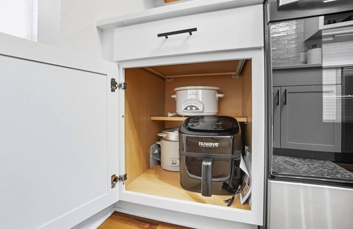 Huber Heights Haus | Modern 2BR with Ensuite Baths