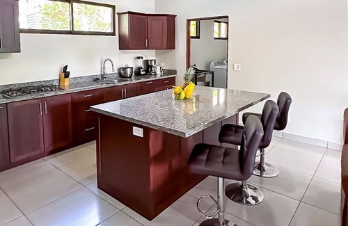 Uvita Haus | Modern 3-bed in Downtown Uvita with Pool
