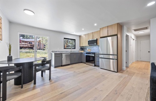 Mountain View Estates Haus | Modern 3-bedroom cabin in South Lake Tahoe