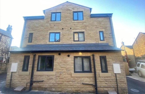 Greetland Haus | Brand new modern holiday home