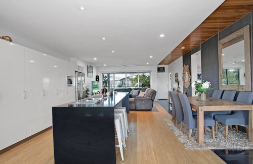 Rural View Haus | Modern 3-bedroom home with hot tub