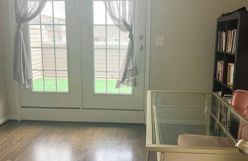 Upper Marlboro Haus | Modern 3 bedroom townhome near the downtown DC area with WiFi, AC, fitness room