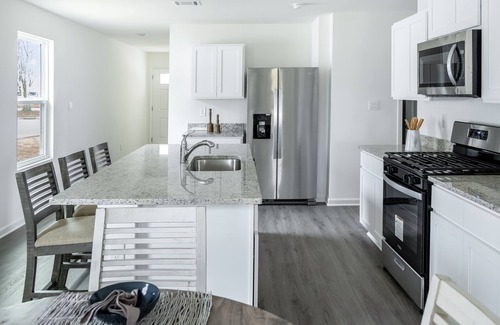 Gonzales Haus | Modern 3-br 2bth house w/ WiFi & AC in heart of Gonzales, next to Baton Rouge