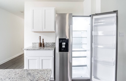 Gonzales Haus | Modern 3-br 2bth house w/ WiFi & AC in heart of Gonzales, next to Baton Rouge