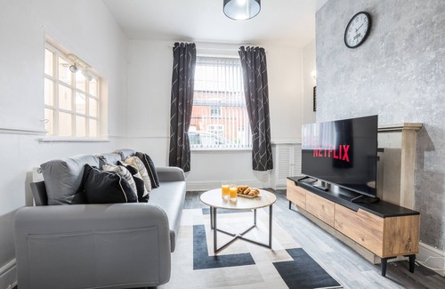 Swinton Haus | Swinton Victoria Park house with parking