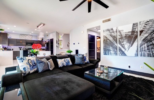 Ocotillo Haus | Modern 3bd3bth w/ misters, pool/spa, pool table, kayaks/pedal boat/bikes/fishing