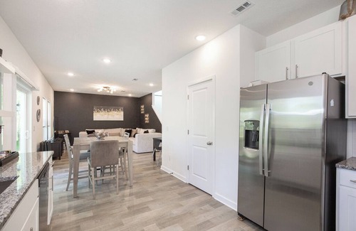 West Akron Haus | Modern 3Bdrm Home | Family-Friendly, Close to Zoo