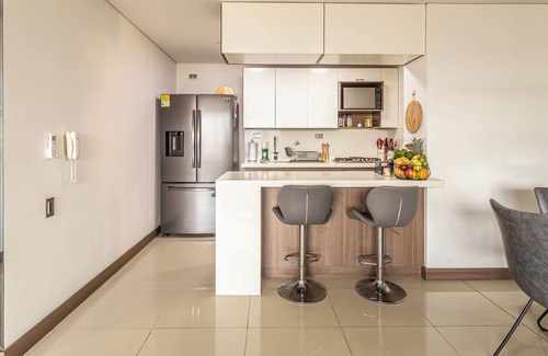 Castropol Wohnung | Modern 3BR/2.5BA APT in El Poblado w/ 600+ Mbps Wifi, A/C, BBQ, Balcony + View