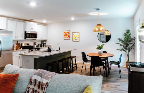 Tuscaloosa Haus | Cozy 3BR Getaway- Mins to UA, King Bed