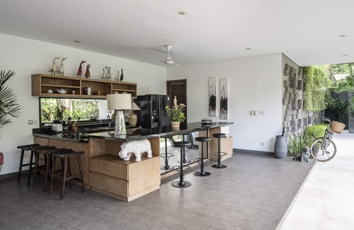 Dyanapura Villa | Modern 3BR Luxury Villa ★ 5 minutes walk to Beach