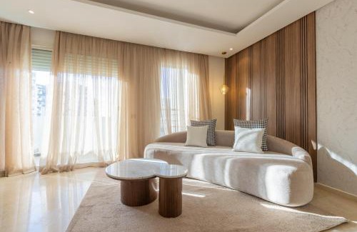 Oulad Khallouf Wohnung | Modern 3BR with High Amenities and Stylish Decor
