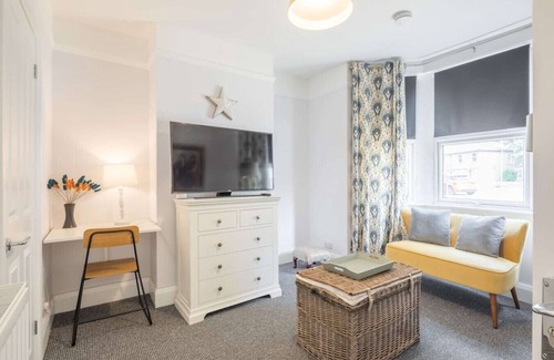 Cambridge Haus | Modern 4-Bedroom Detached Home in Central Cambridge with Parking