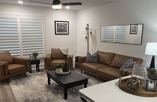 Dalton Haus | Modern 4 Bedroom Home with Captivating Roof Top