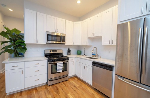 Park View Haus | Modern 4BR Columbia Heights Gem Walk 2 Metro & Shops with Parking