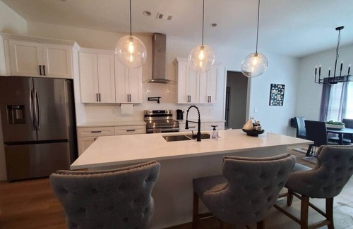 Douglasville Haus | New Modern Spacious 4-bed 3-bath in charming Douglasville