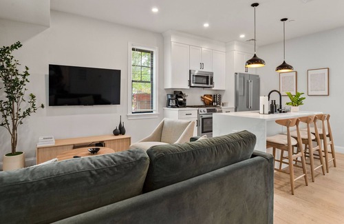 Columbus Park - Andrew Square Haus | Modern 5BD3B in Boston Steps to Convention Center
