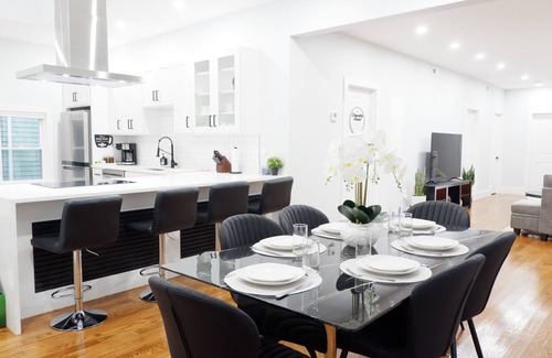 Ashmont Haus | Modern 5BR 3BA Retreat Near Subway & Downtown Free Parking