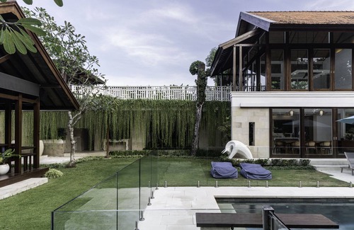 Berawa Villa | Modern 6BR Luxury Villa ★ Best Location in Canggu ★ Child Friendly ★ Fast Wifi