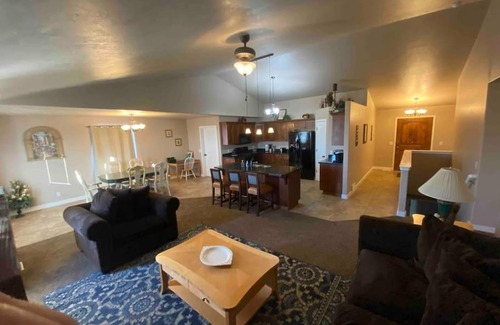 Tooele Haus | Modern 7 bedroom 4 bathroom home Tooele 16 Guests