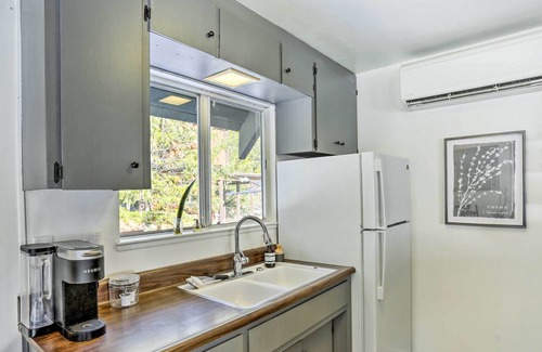 Trinity Center Kabine | Modern A-Frame Cabin < 2 Mi to Trinity Lake!