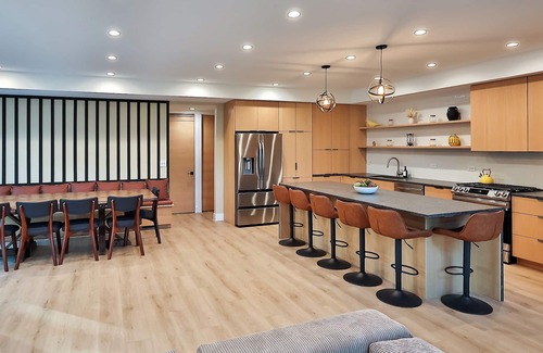 Powers Lake Kabine | Modern A-Frame Lake Cabin w/ Pickleball Ct.4Bd 3Ba