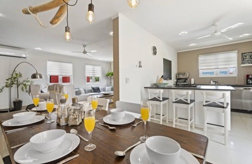 Calbas Plaza Residences Haus | MODERN and CLEAN - 6 guests - beautiful and private vacation home with pool!