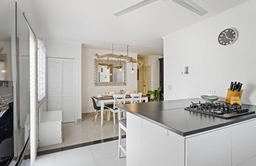 Calbas Plaza Residences Haus | MODERN and CLEAN - 6 guests - beautiful and private vacation home with pool!