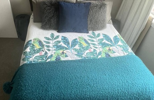 Cable Bay Haus | Modern and Spacious