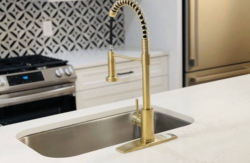 Alpharetta Haus | Modern and Stylish Creekside Retreat Home - Walk to Downtown